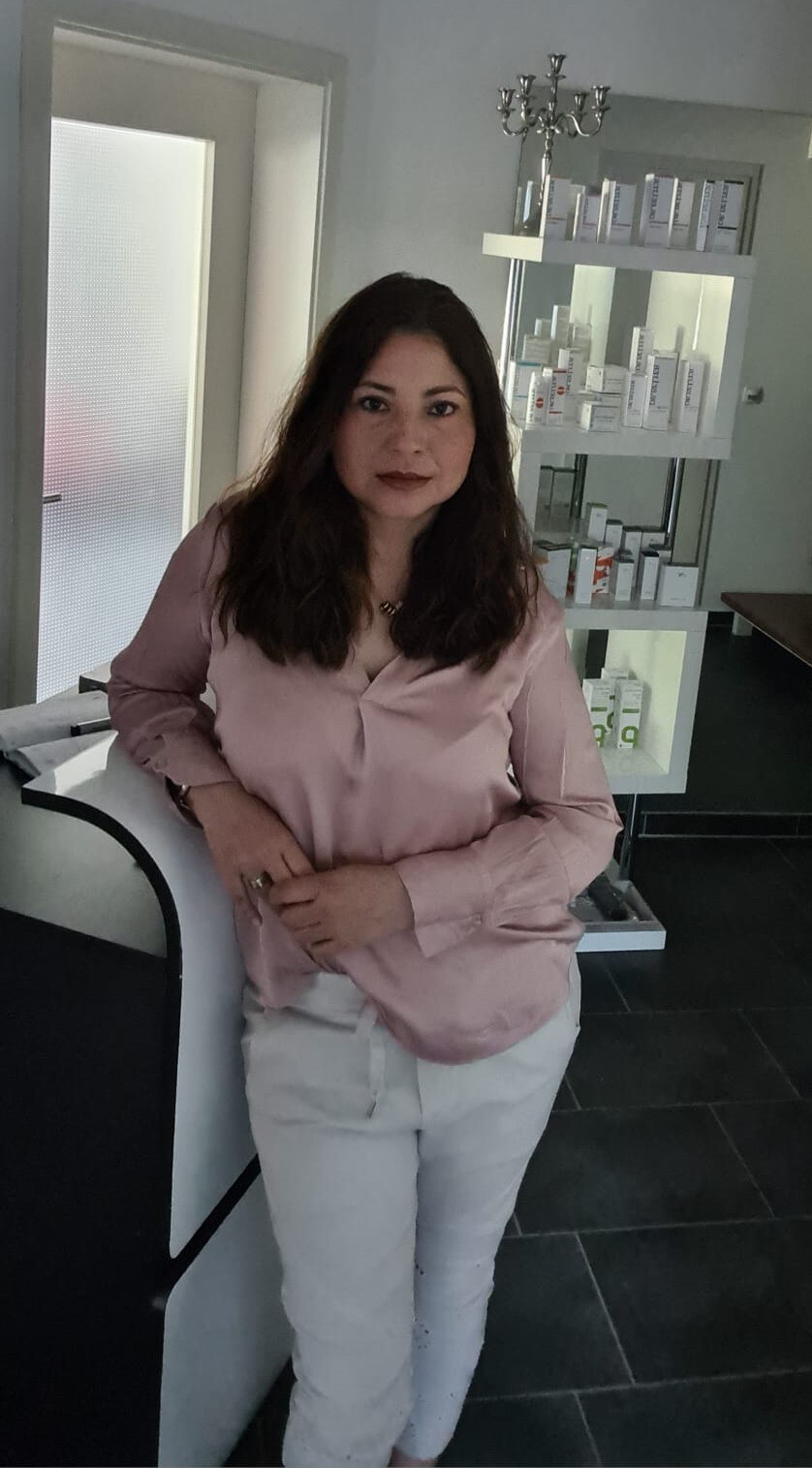 Mireya Ortel in ihrem Kosmetikstudio
